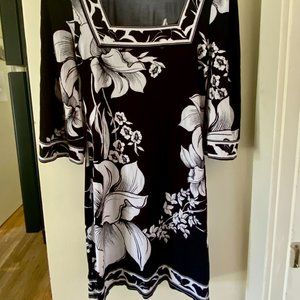 White House Black Market Bell-Sleeved Dress